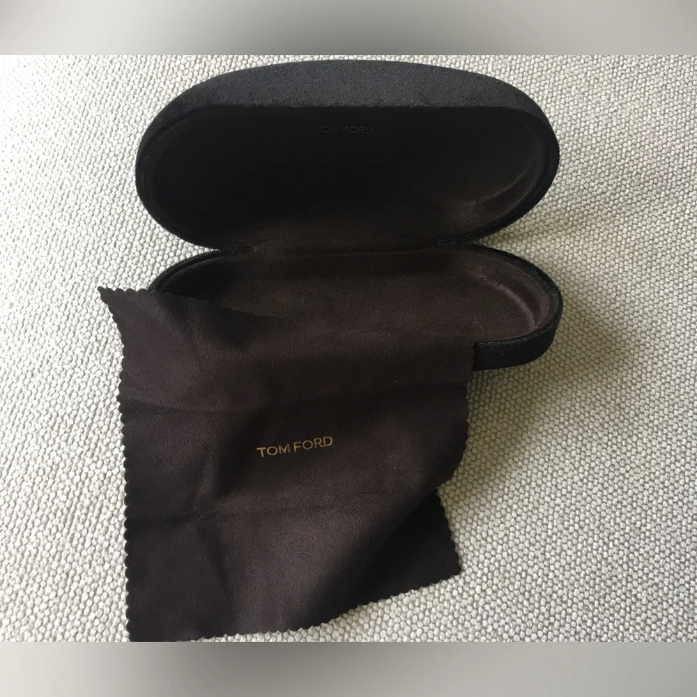 Tom Ford Black Velvet Eyewear hard Case with cloth